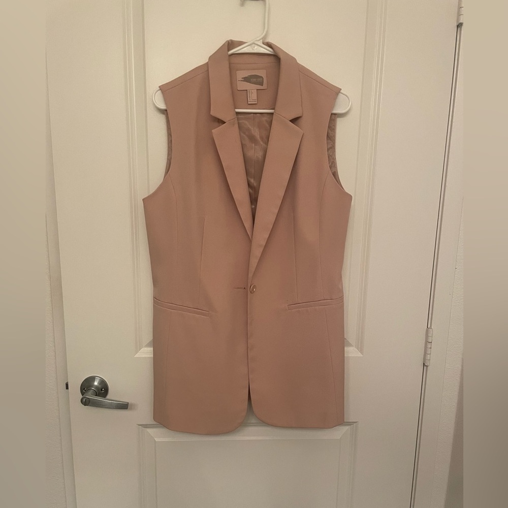 Cream sleeveless coat